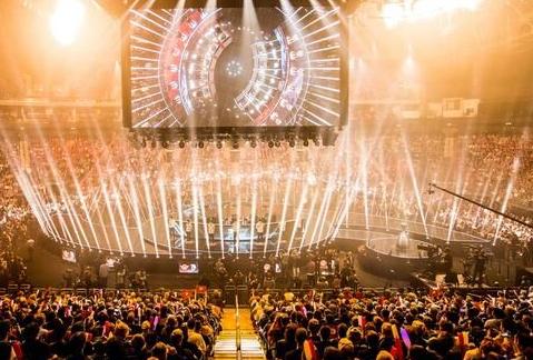 制住老鹰的 制住老鹰的